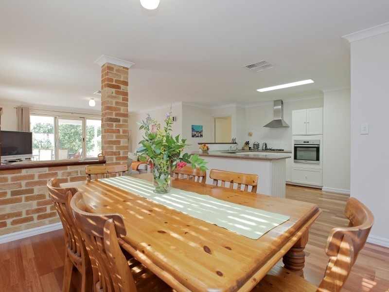 24 Hunt Street, Thornlie WA 6108