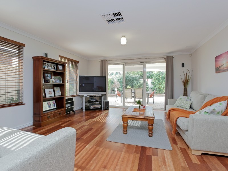 24 Hunt Street, Thornlie WA 6108