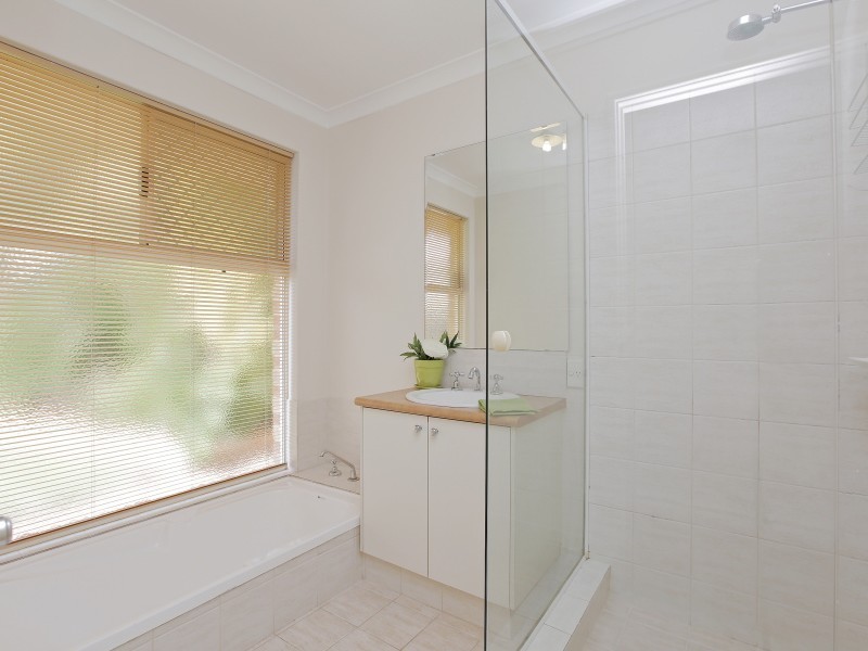 24 Hunt Street, Thornlie WA 6108