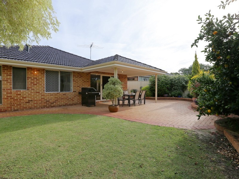 24 Hunt Street, Thornlie WA 6108