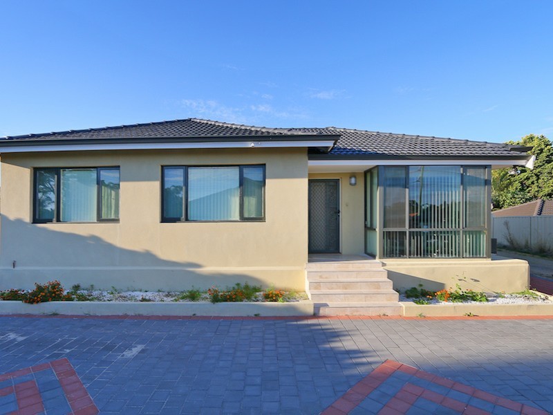 24B Stephen Street, Queens Park WA 6107