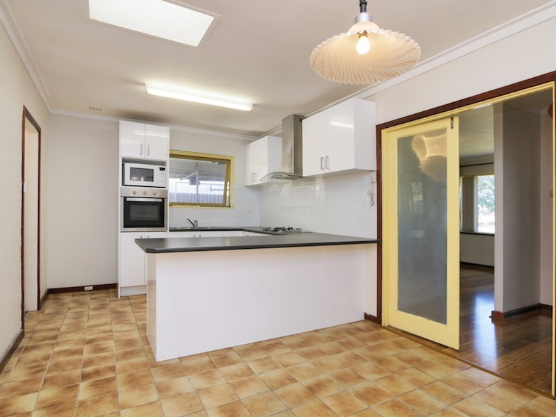 107 Berehaven Avenue, Thornlie WA 6108