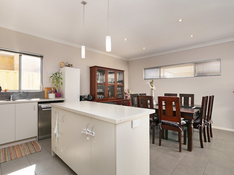 8/26 Churchill Green, Canning Vale WA 6155