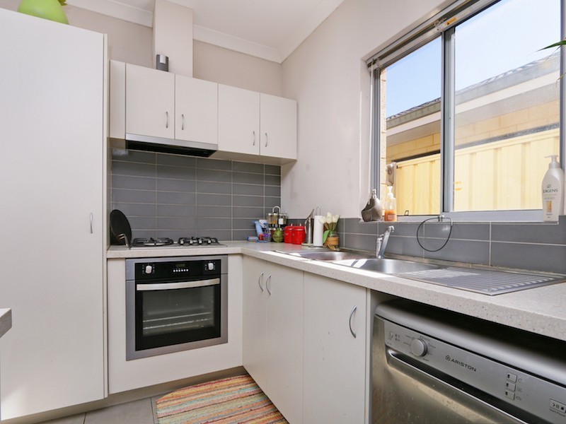 8/26 Churchill Green, Canning Vale WA 6155