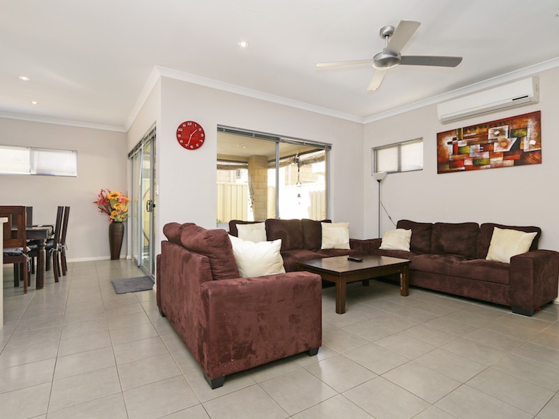 8/26 Churchill Green, Canning Vale WA 6155