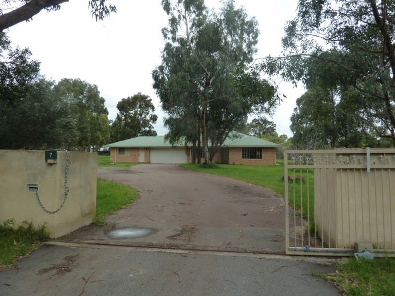 7 Balannup Road, Harrisdale WA 6112