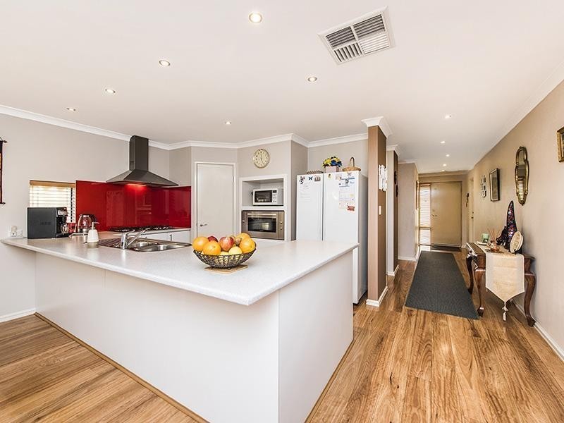 16 Eaton Lane, Southern River WA 6110