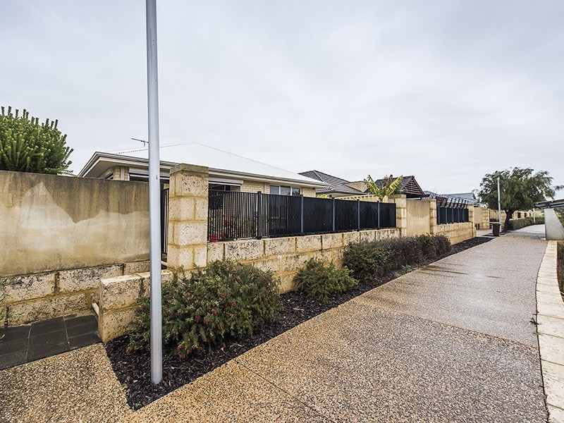 16 Eaton Lane, Southern River WA 6110