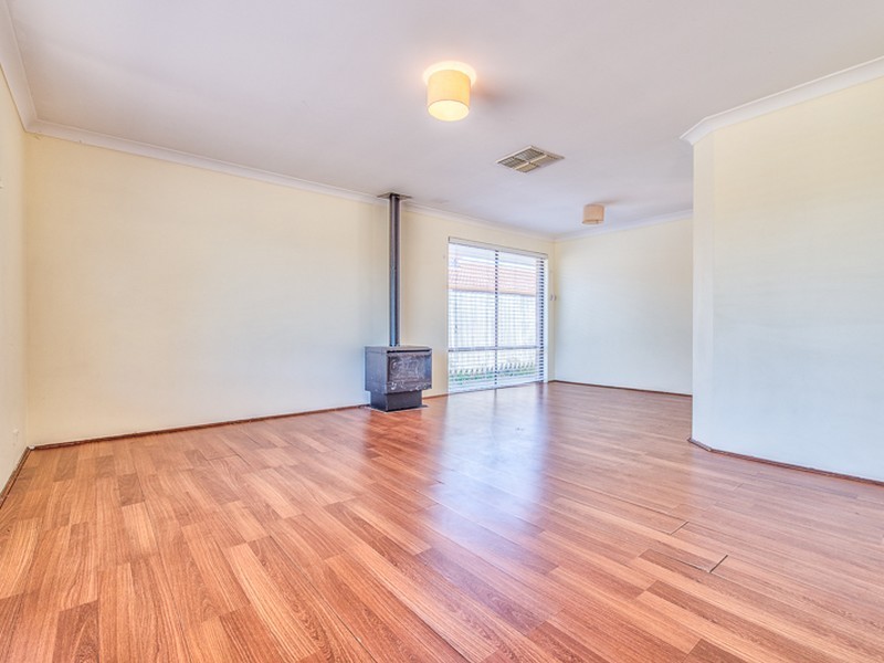 26 Regal Drive, Thornlie WA 6108