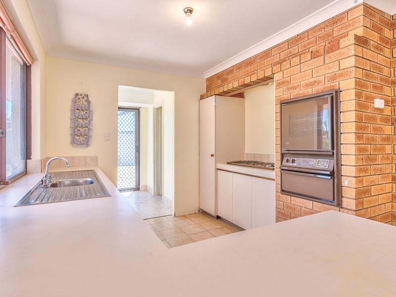 26 Regal Drive, Thornlie WA 6108