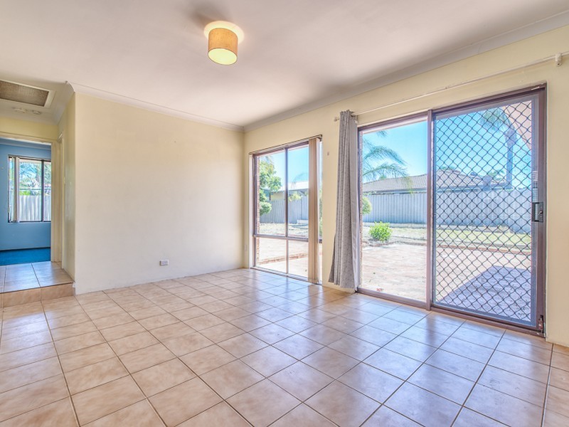 26 Regal Drive, Thornlie WA 6108