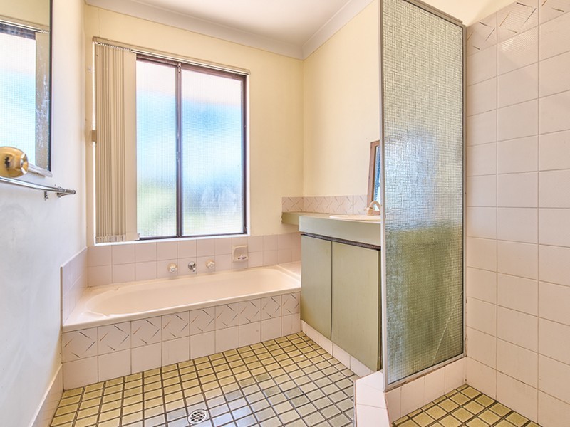 26 Regal Drive, Thornlie WA 6108