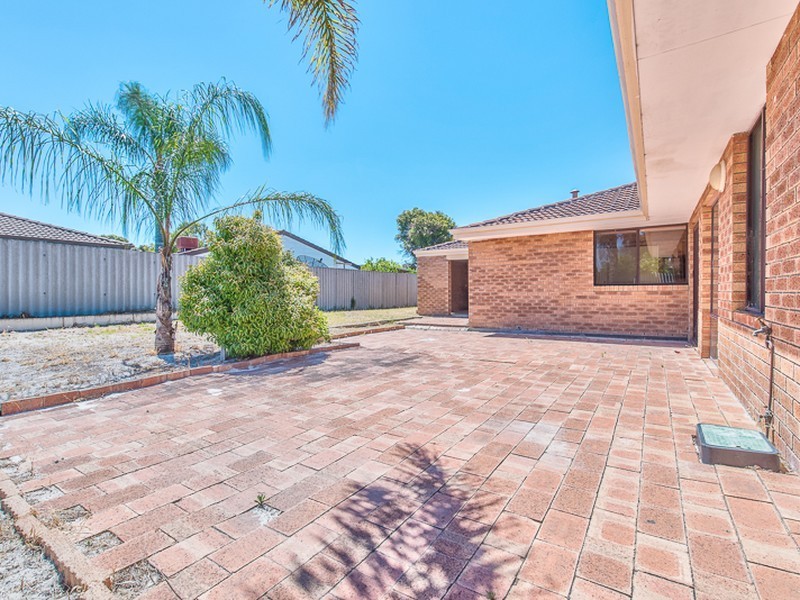 26 Regal Drive, Thornlie WA 6108