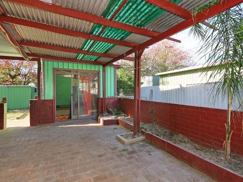 173 Third Avenue, Kelmscott WA 6111