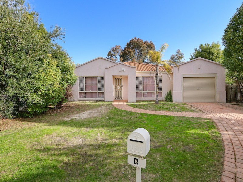 5 Bellata Place, Kenwick WA 6107