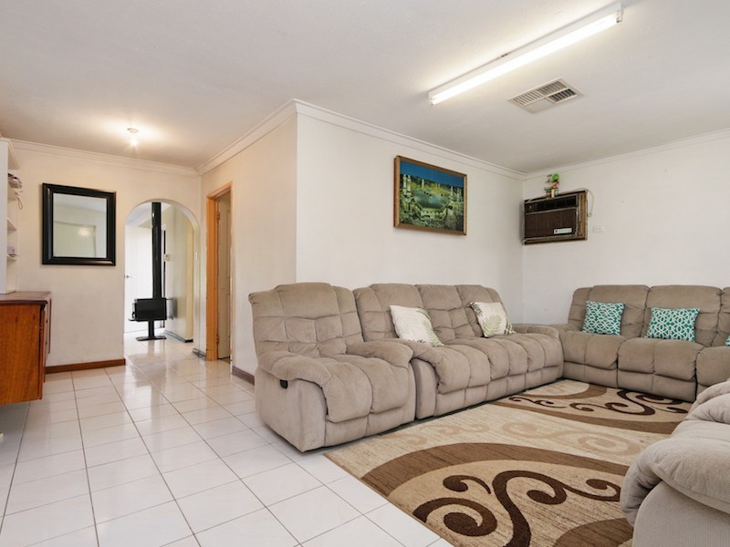 48 Oriole Way, Thornlie WA 6108