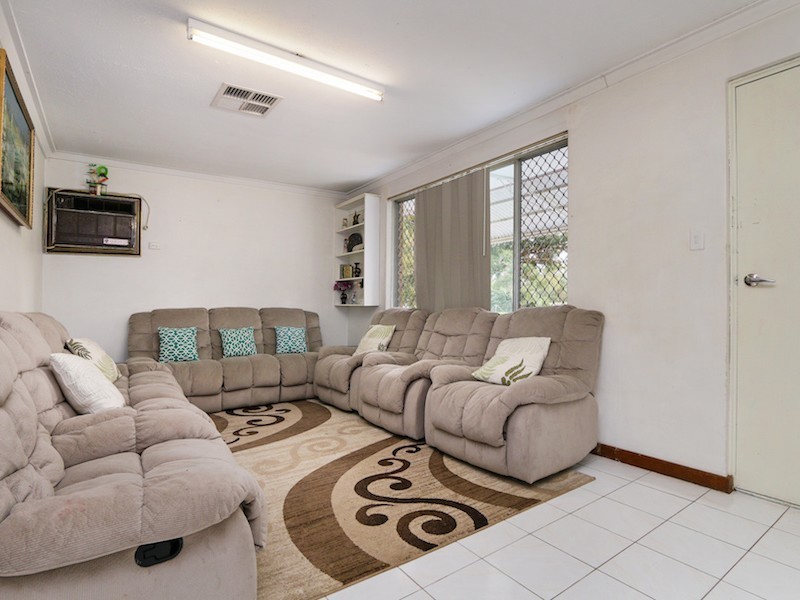 48 Oriole Way, Thornlie WA 6108