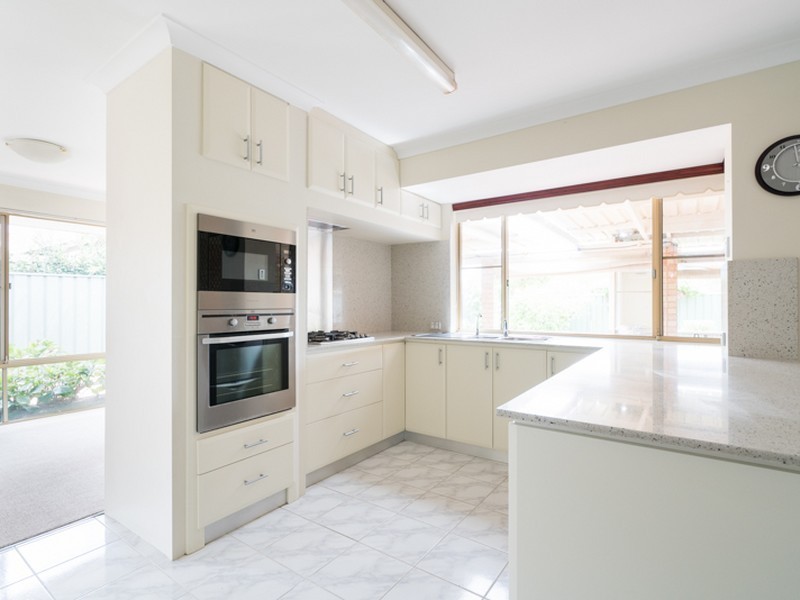 30 Stonecreek Close, Thornlie WA 6108