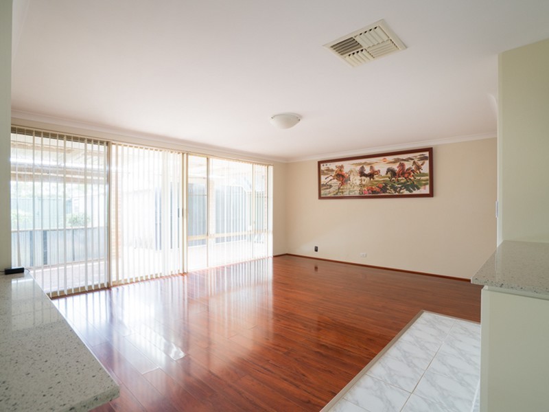 30 Stonecreek Close, Thornlie WA 6108