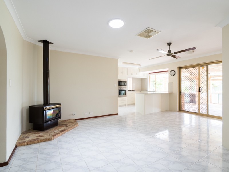 30 Stonecreek Close, Thornlie WA 6108