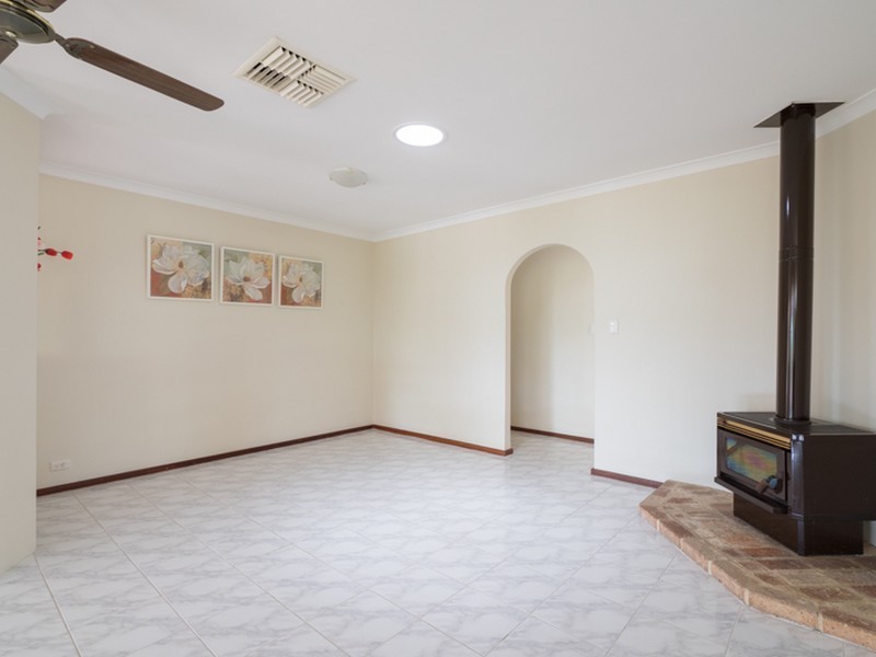 30 Stonecreek Close, Thornlie WA 6108