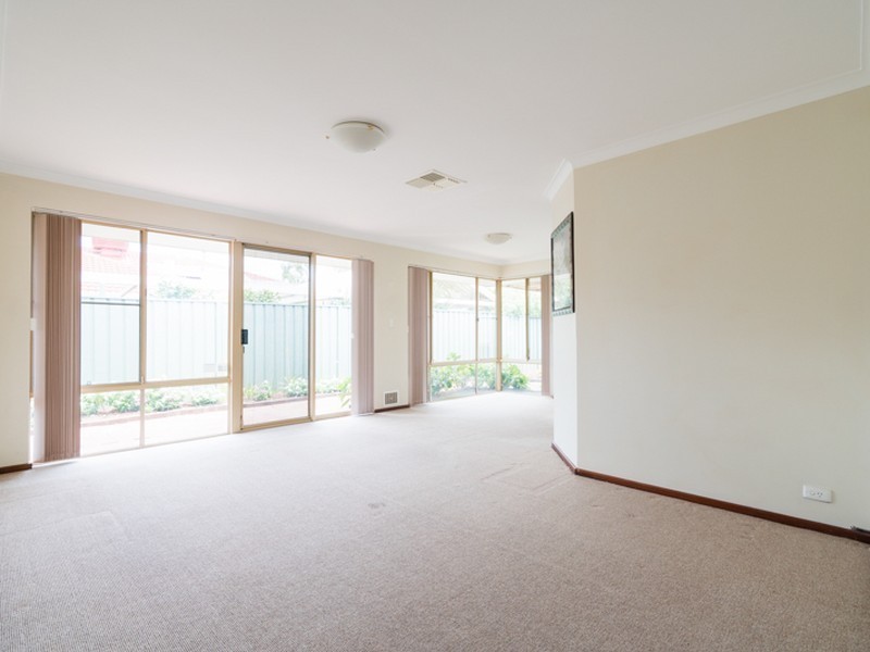 30 Stonecreek Close, Thornlie WA 6108