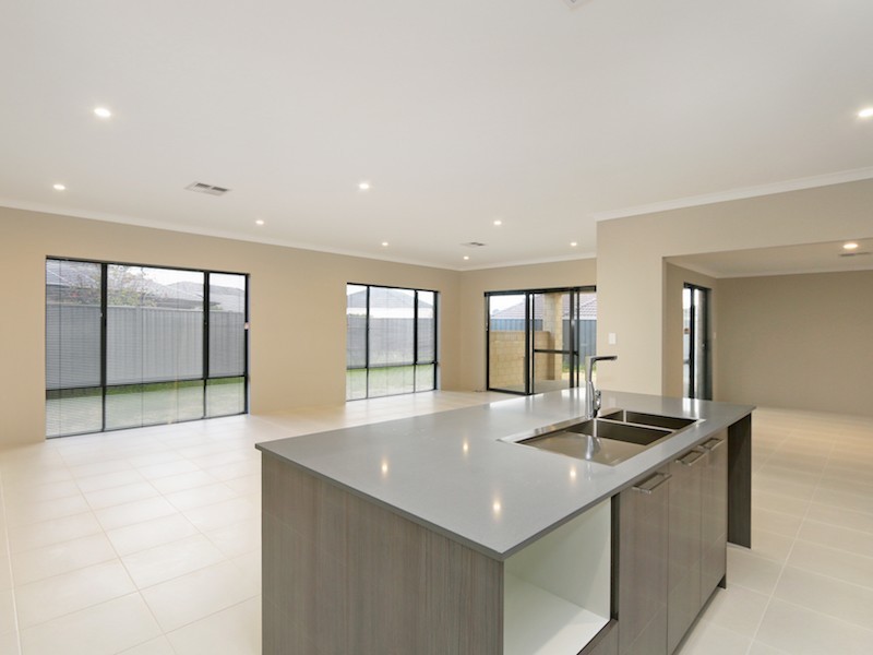 11 Jindabyne Street, Hilbert WA 6112
