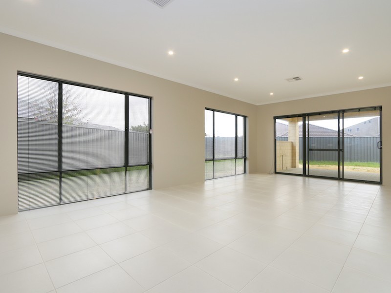 11 Jindabyne Street, Hilbert WA 6112