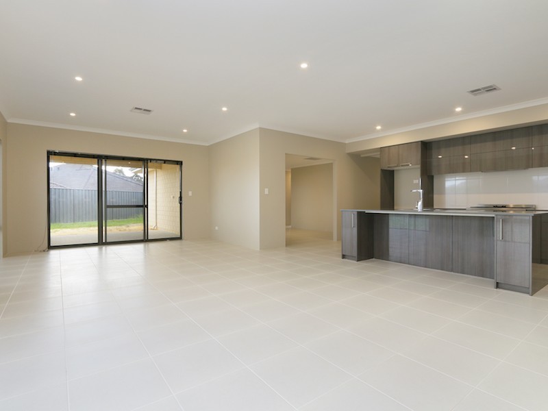 11 Jindabyne Street, Hilbert WA 6112