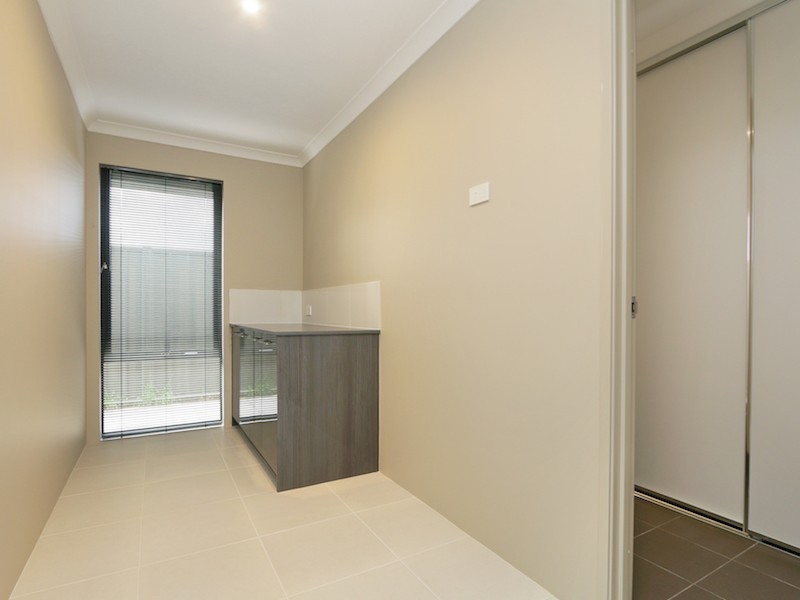 11 Jindabyne Street, Hilbert WA 6112