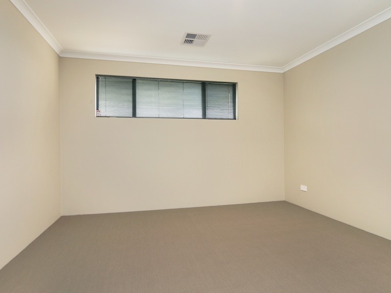 11 Jindabyne Street, Hilbert WA 6112