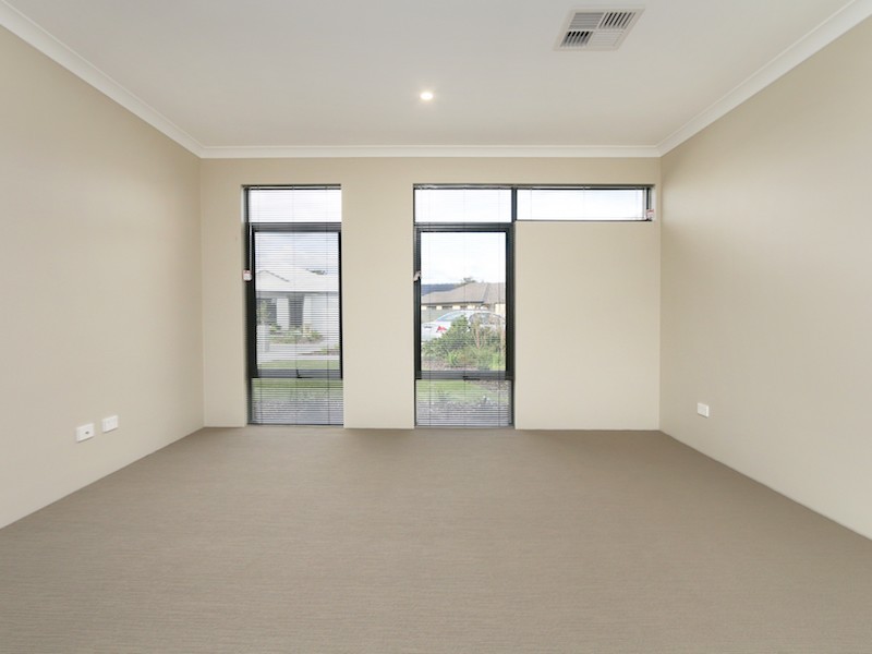 11 Jindabyne Street, Hilbert WA 6112