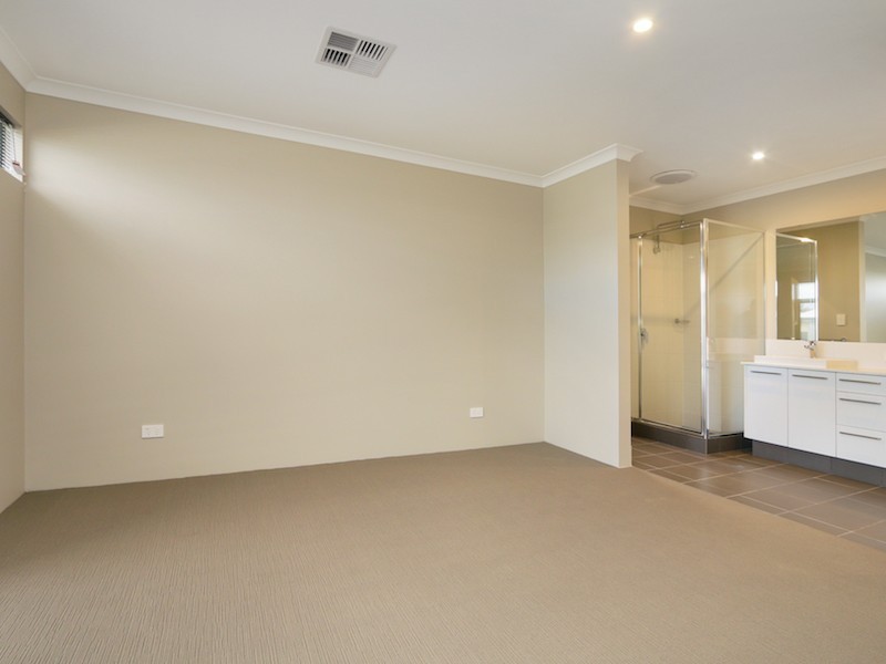 11 Jindabyne Street, Hilbert WA 6112