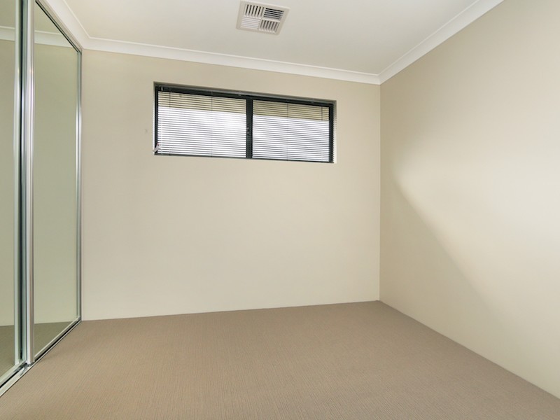 11 Jindabyne Street, Hilbert WA 6112