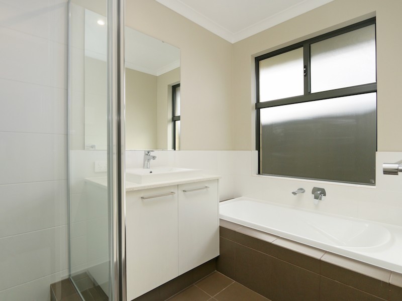 11 Jindabyne Street, Hilbert WA 6112