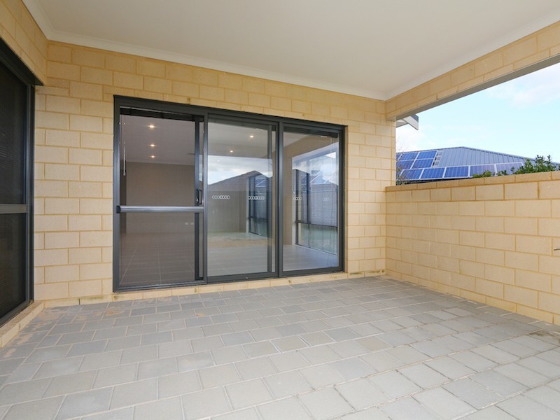 11 Jindabyne Street, Hilbert WA 6112