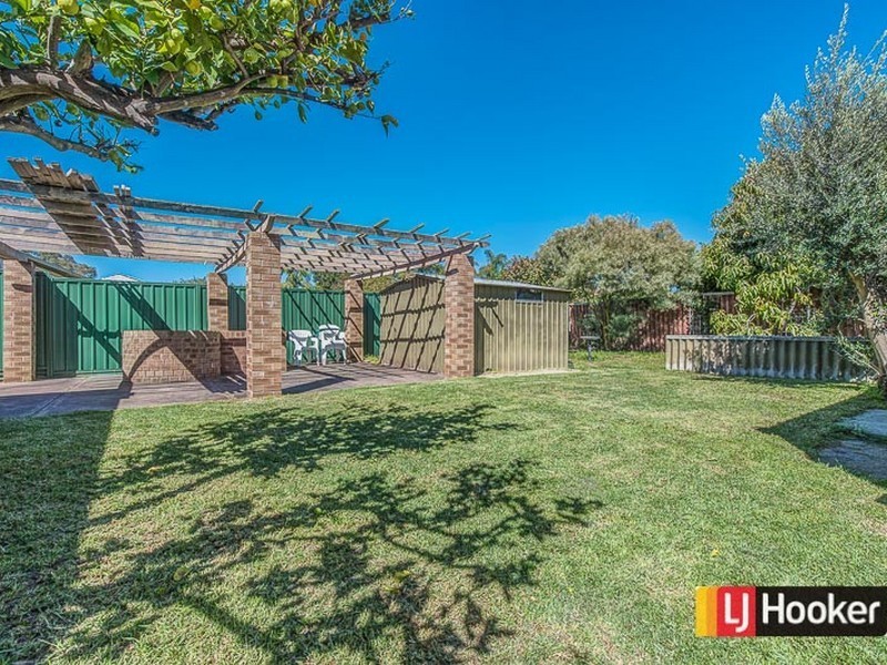 82 Connemara Drive, Thornlie WA 6108