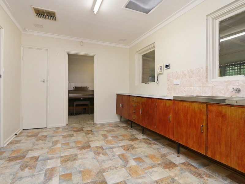 27 Camberley Street, Thornlie WA 6108