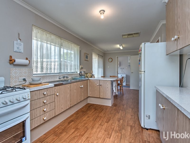 15 Ailsworth Court, Thornlie WA 6108