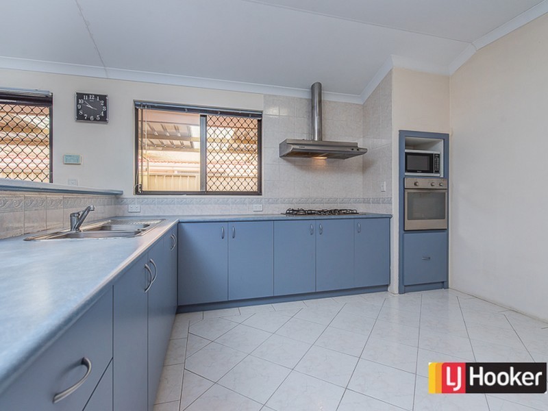 15 Montezuma Loop, Canning Vale WA 6155