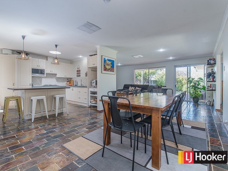 23 Parkside Drive, Thornlie WA 6108