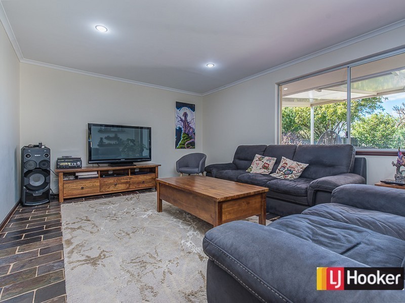 23 Parkside Drive, Thornlie WA 6108