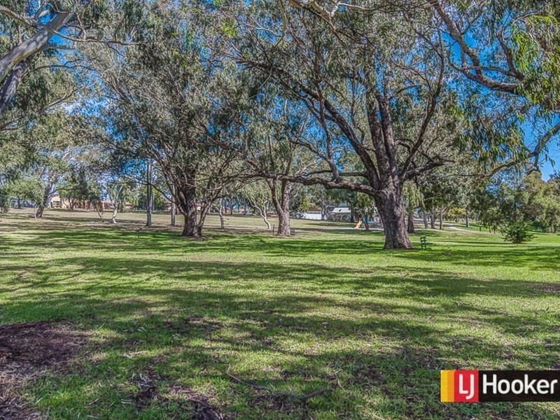 23 Parkside Drive, Thornlie WA 6108