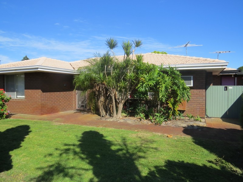 8 Ripplewood Avenue, Thornlie WA 6108