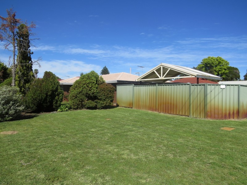 8 Ripplewood Avenue, Thornlie WA 6108