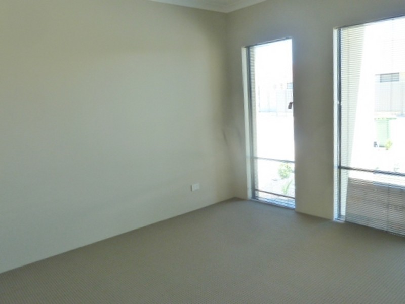 5 Macadamia Loop, Piara Waters WA 6112
