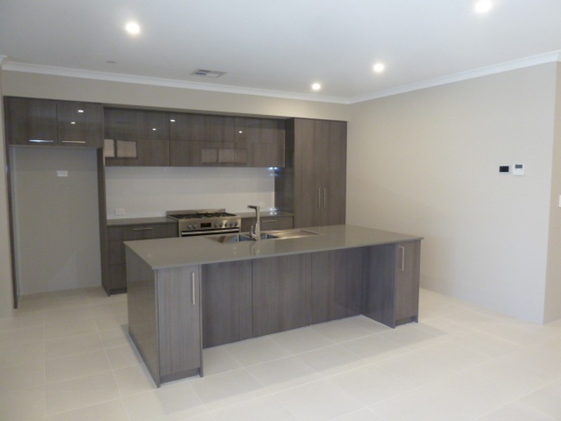 5 Macadamia Loop, Piara Waters WA 6112