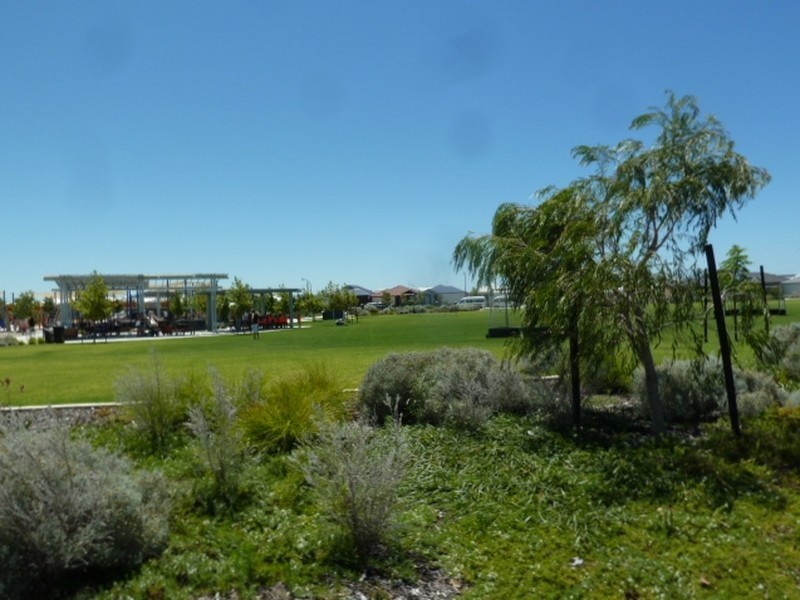 5 Macadamia Loop, Piara Waters WA 6112