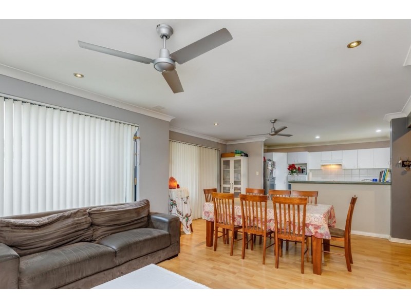 2/200 Burslem Drive, Maddington WA 6109