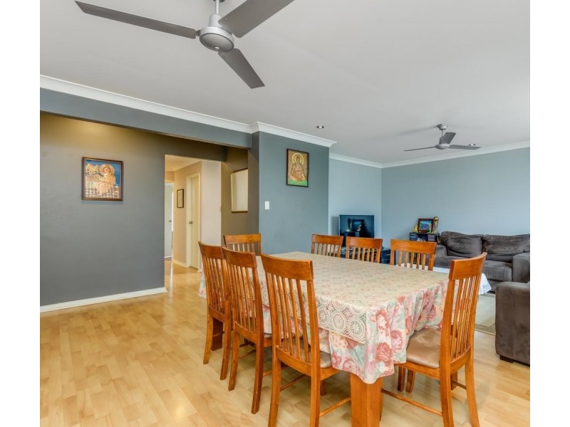 2/200 Burslem Drive, Maddington WA 6109